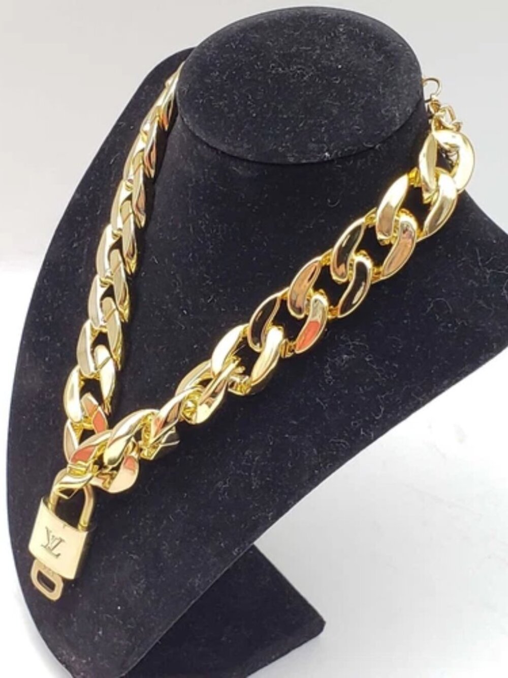 Gold-Plated Necklace with Authentic Louis Vuitton Padlock - Picture 11 of 11